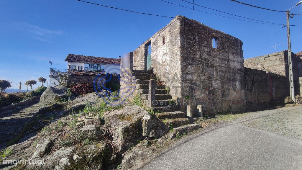 Moradia para reconstrução em Eja, Penafiel