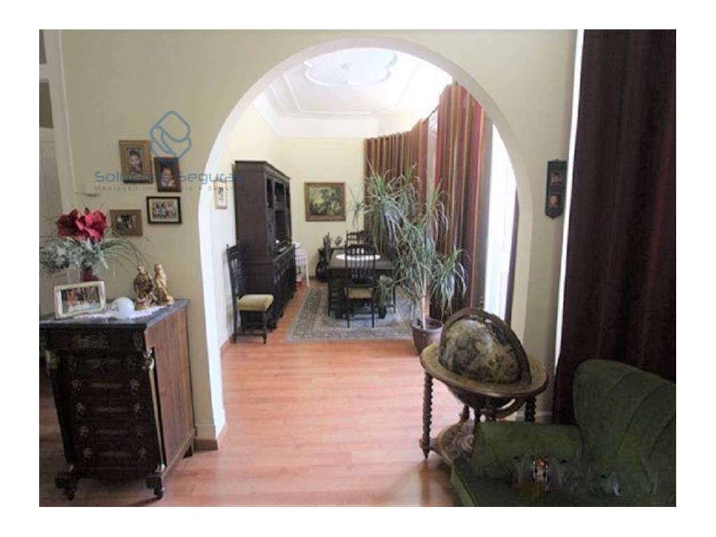 Prédio, com 2 andares com utilizações independente - Centro Moita-3