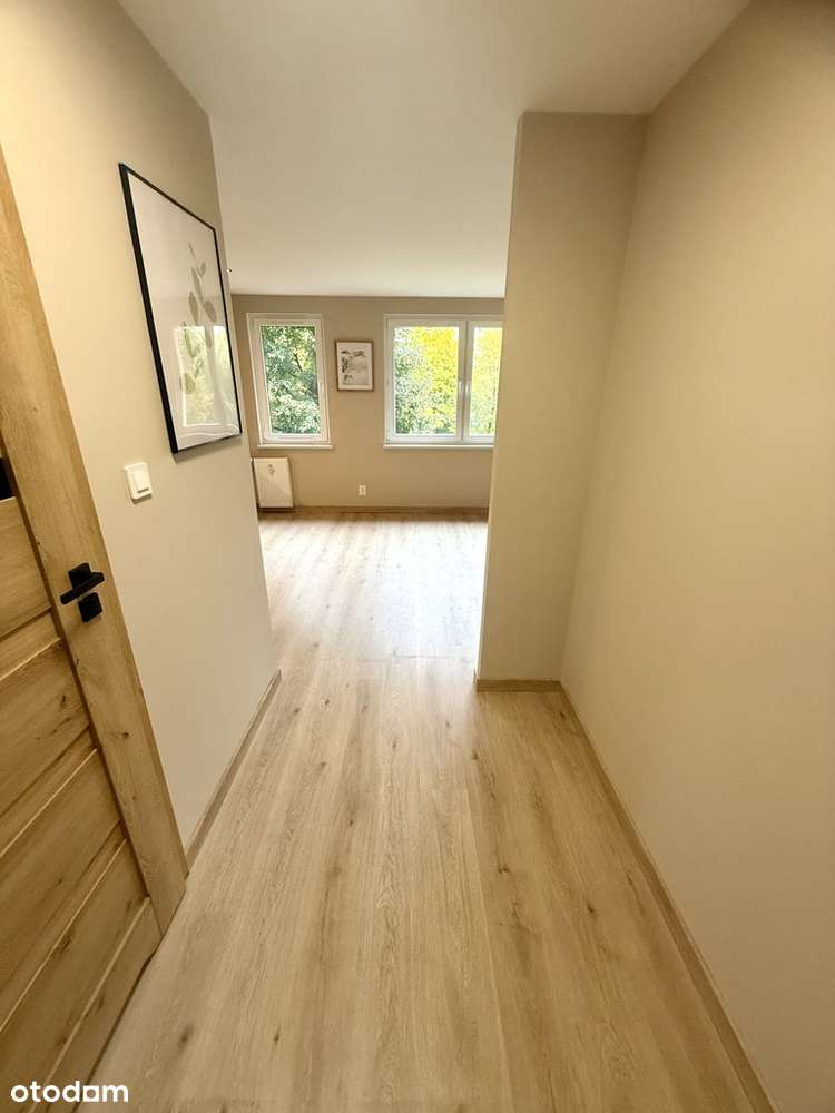 Duża, jasna kawalerka z wydzieloną sypialni - Pełny obrazek: 5/7