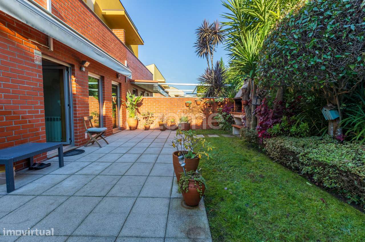 Moradia Geminada T3 em Aldão-23