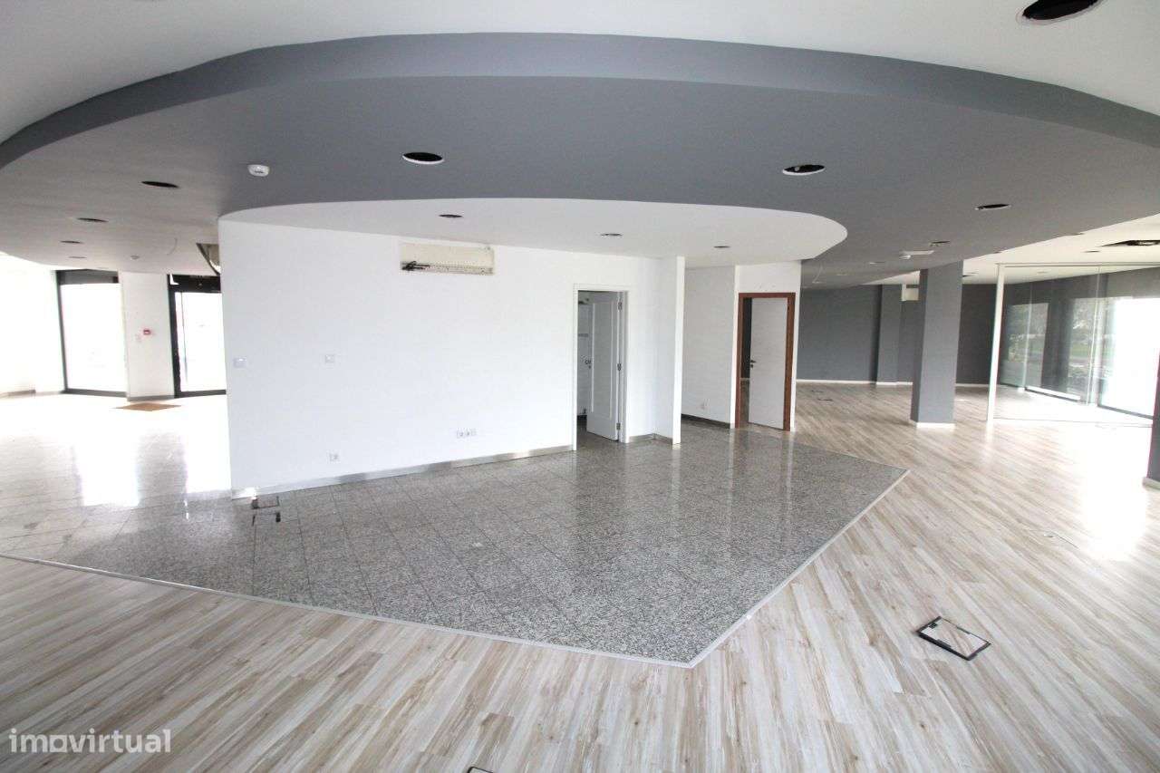 Loja Junto à Circunvalação - Grande imagem: 4/17