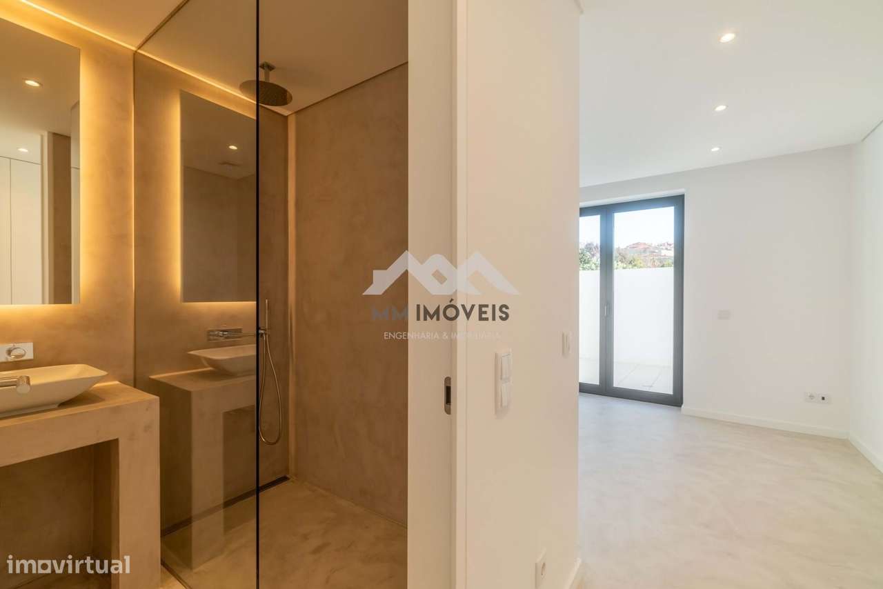 Moradia T3+1 | NOVA | Piscina | Francelos | 4 Frentes | Box | Praia-8