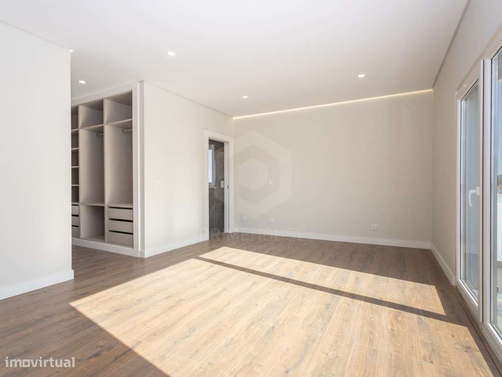 Moradia isolada T5 acabamentos Premium/ piscina e garagem-36