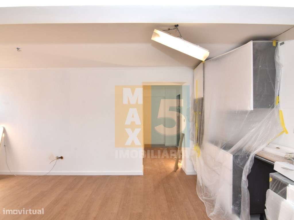 T1 em total remodelação em zona calma de Linda-a-Velha - Grande imagem: 5/22