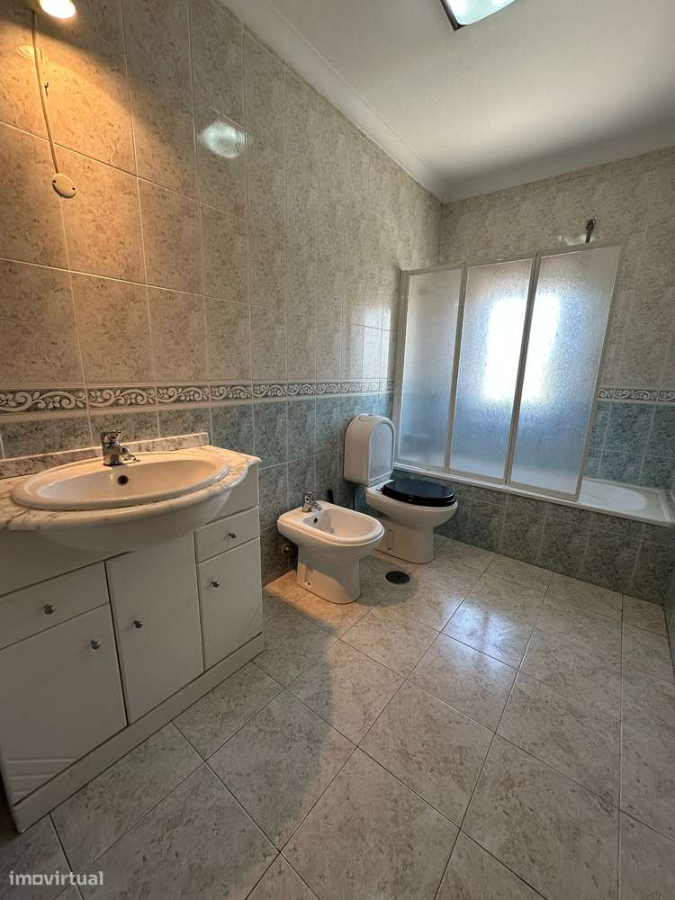 Apartamento T3 com Parqueamento Centro de Benavente-20