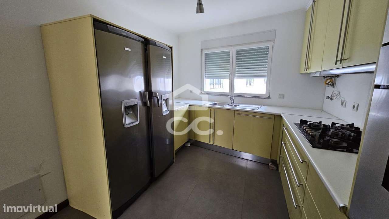 Andar de moradia V3 com terraço, localizada perto da biblioteca-9