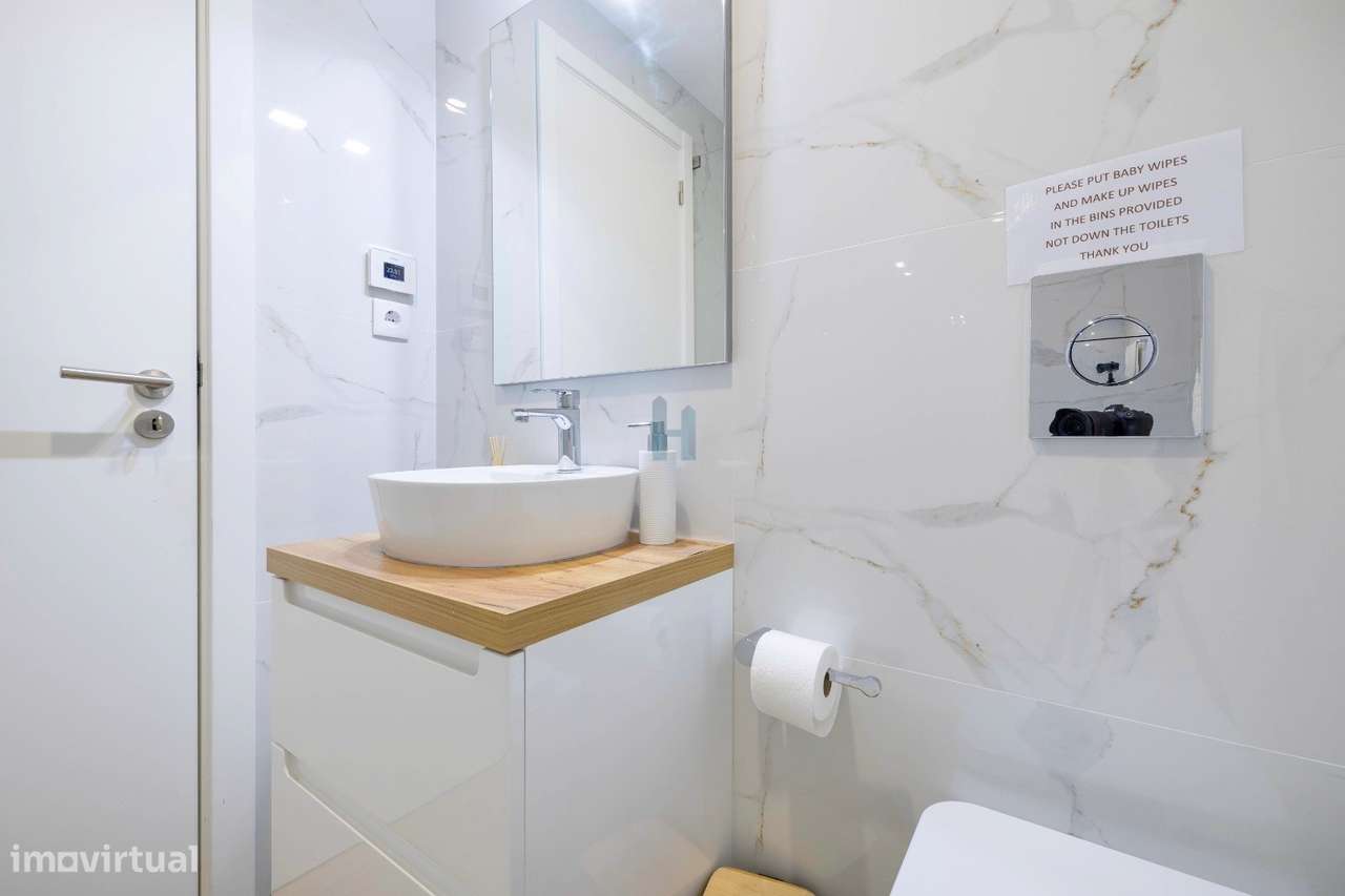 Moradia, semi-nova, com piscina e garagem-16