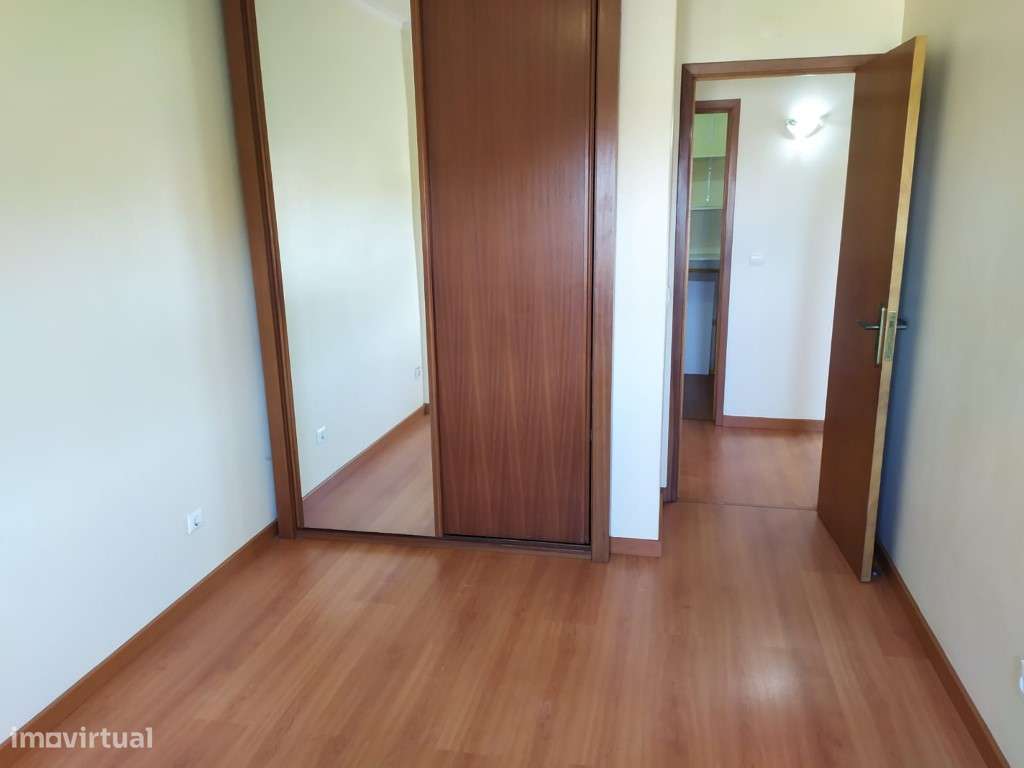 T2 remodelado e semiequipado em Queluz-13