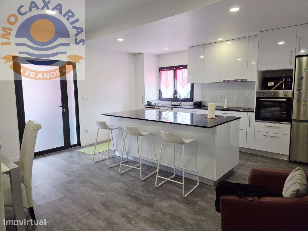 Magnífica moradia de rés do chão de tipologia T3 - Grande imagem: 3/51