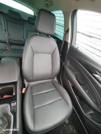 Interior din piele neagra cu incalzire de Opel Insignia break an 2018 - 4