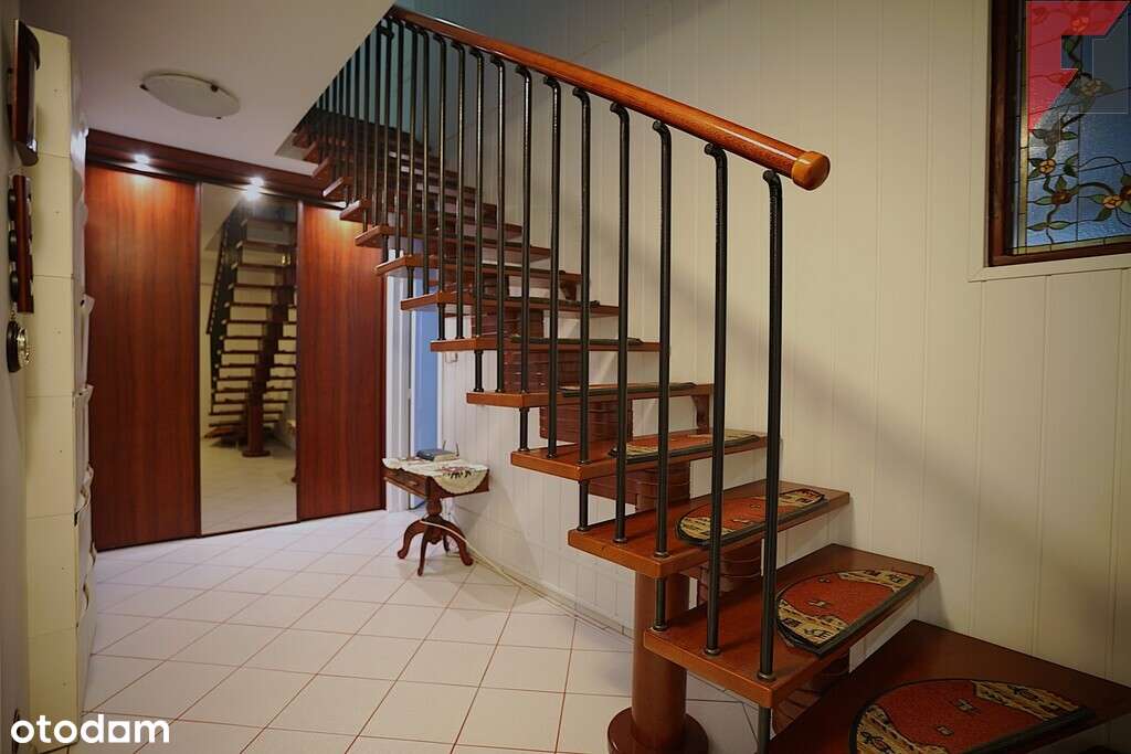 Piętrowy dom w  zabudowie szeregowej-2