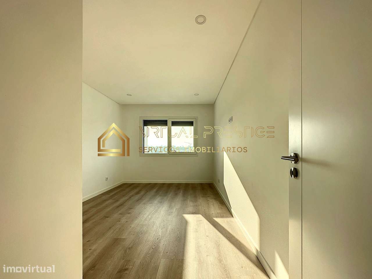 Moradia T4 nova com piscina e garagem – Charneca da Caparica-22