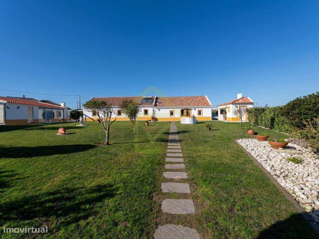 Quintinha T5 inserida em terreno com 1450 m2 junto às praias do Oeste! - Grande imagem: 2/60