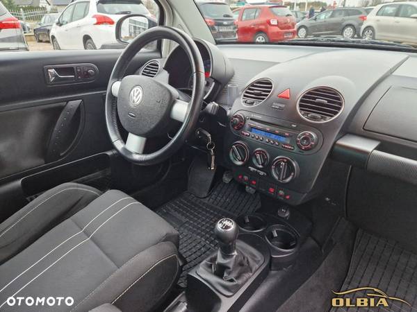 Volkswagen New Beetle - 24