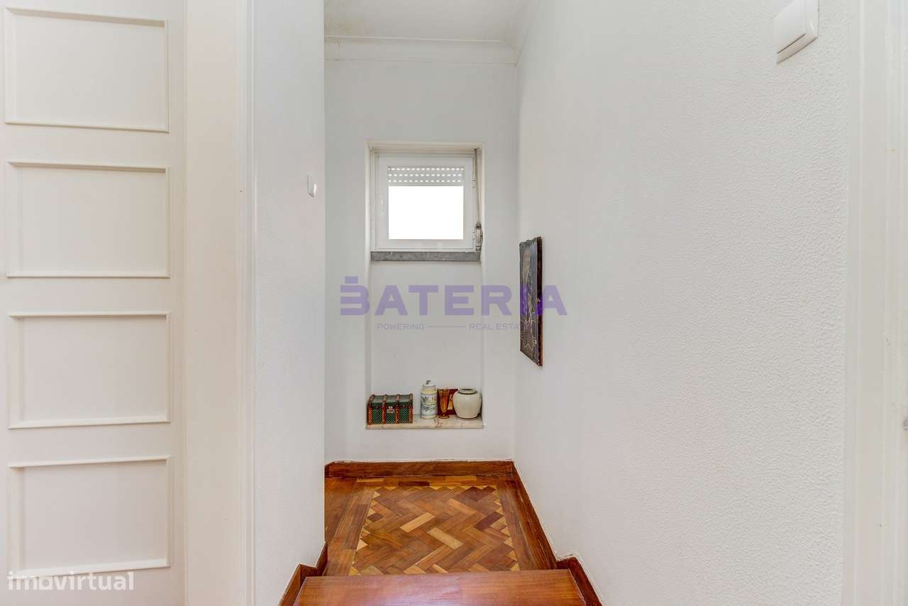 Moradia Independente T5 em Linda-a-Velha-15