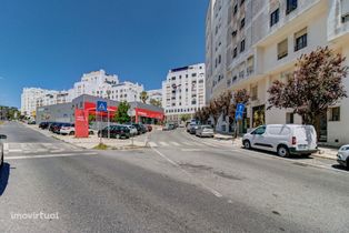 T3 em Fitares - Rinchoa, com duas frentes e em prédio com elevador