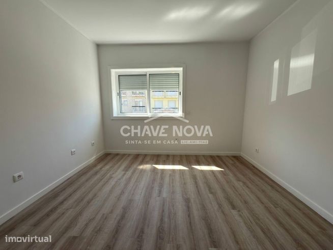 T2+1 Renovado c/ Garagem Box em Valadares-9