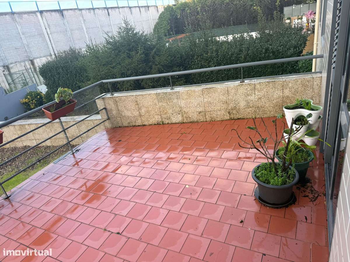 T3 com Terraço+box Urb dos Altos Maia-4