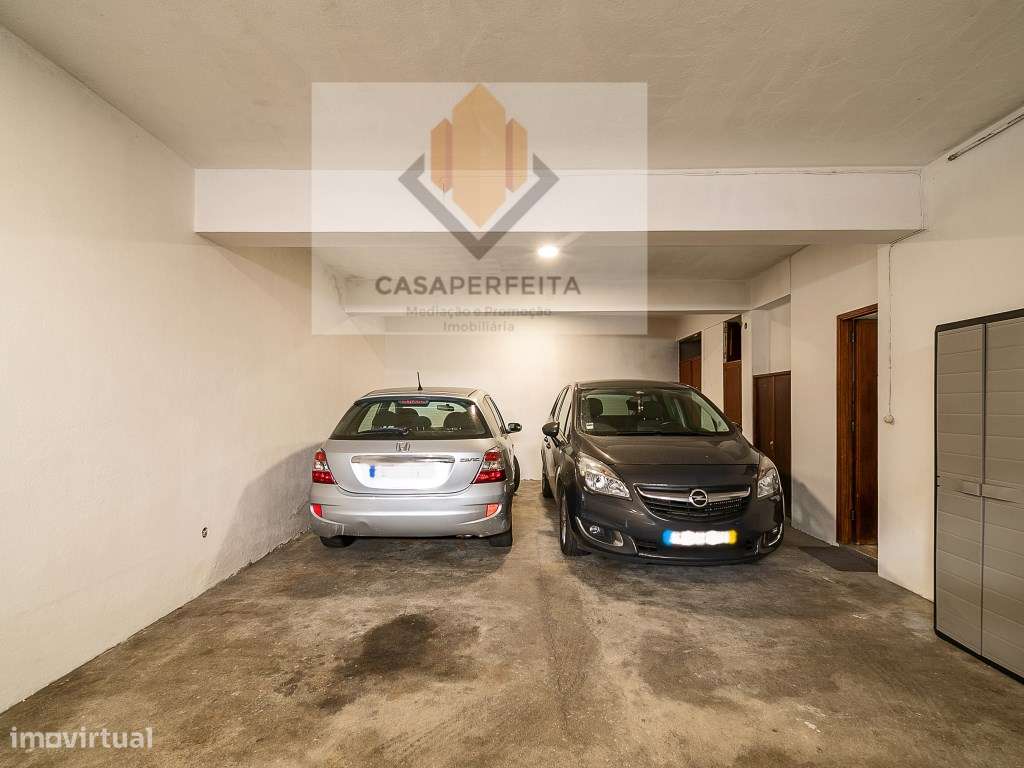 Apartamento T3 Renovado com Varandas, Lugar Garagem e Arrumo - Cent...-39