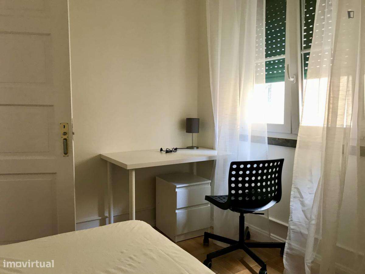 Quarto - localizado em Alameda Lisbon - Grande imagem: 2/10