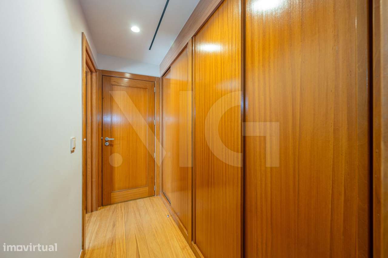 Penthouse T2 Matosinhos em Condomínio fechado com Garagem e Arrumos-27