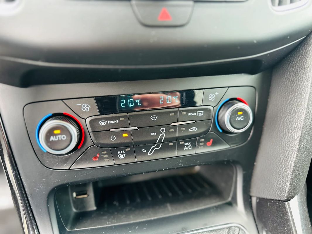 Ford Focus 1.0 EcoBoost Titanium - 6