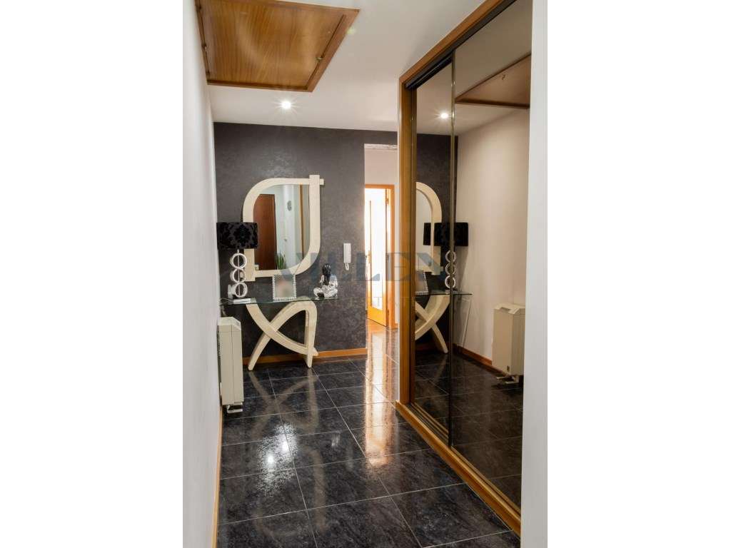 Apartamento T2 com Sótão e Garagem Fechada em Vila do Conde-8