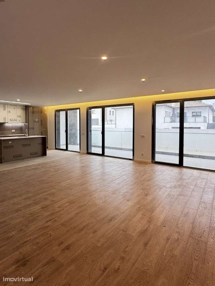 T3 Novo - Leiria - 300m2 Jardim-5