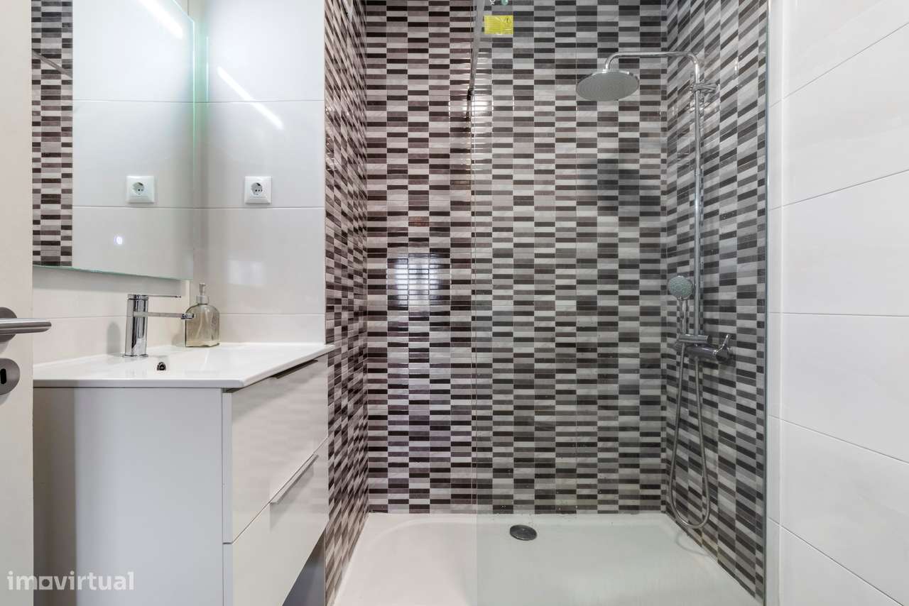 Apartamento T2 Remodelado em Marvila, Lisboa-20