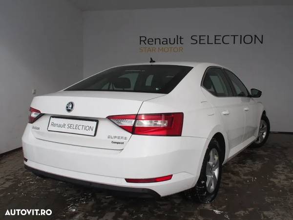 Skoda Superb 2.0 TDI DSG Ambition - 2