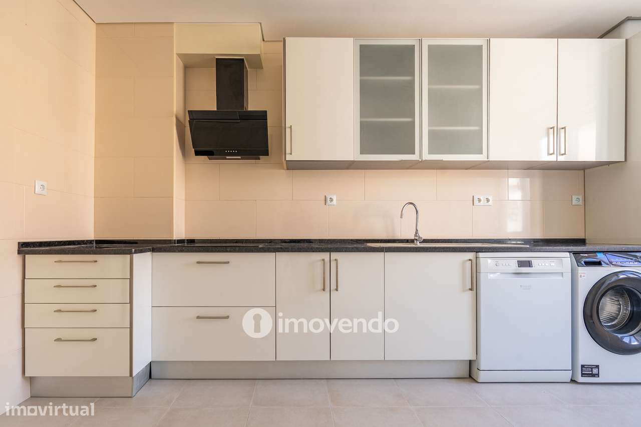Apartamento T3 remodelado, com cozinha equipada, na Serra das Minas-8