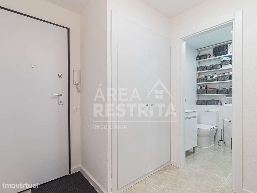 Apartamento T2+ 1 em Corroios.-12