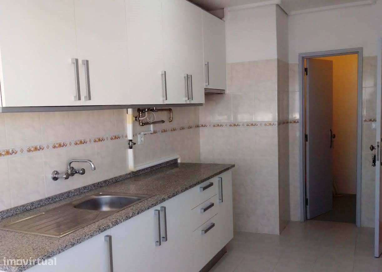 Apartamento T2 - Centro Setúbal - Boa Localização - Grande imagem: 2/12