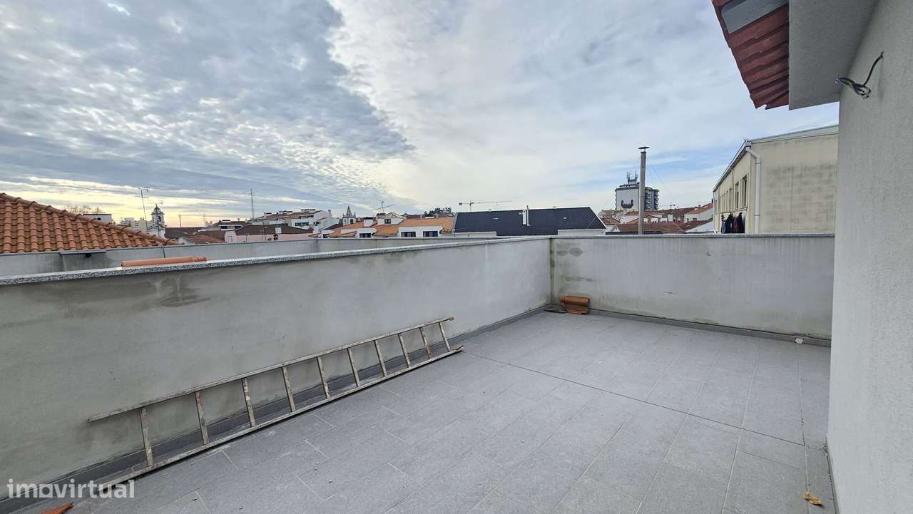 Apartamento | T2 | Duplex | Garagem fechada - Grande imagem: 5/25