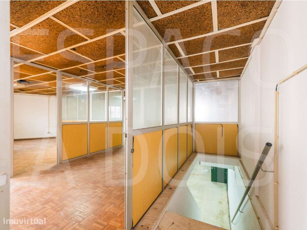 Armazém Amplo; com 2 Pisos! Boa Localização, próximo do Centro da A...-25