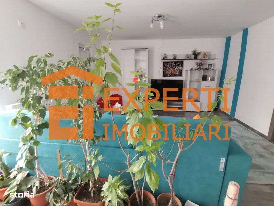 Casa 3 camere de vanzare, situata in zona Stadion-Constanta - Imagine principală: 3/10