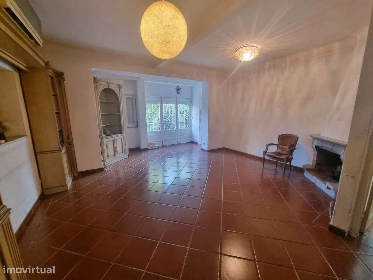 Prédio com 3 apartamentos T2, com Terraço e Jardim na Costa da Caparic-5