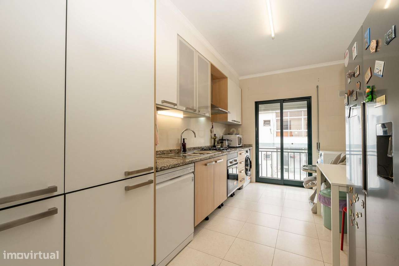 Apartamento T3 com áreas generosas-13