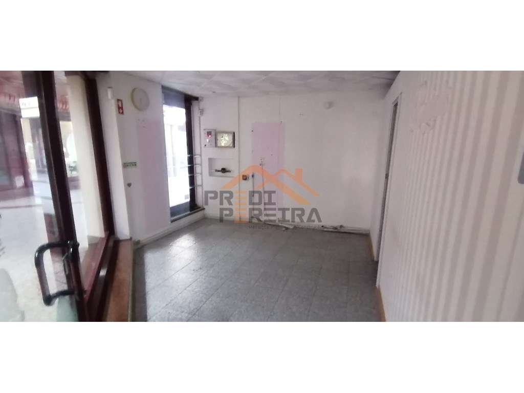 Loja disponível, situada no Centro Comercial do Chapim! - Grande imagem: 4/22