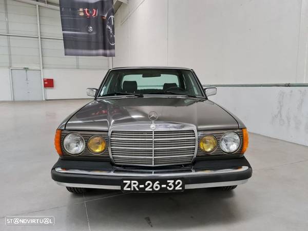 Mercedes-Benz 300 - 2