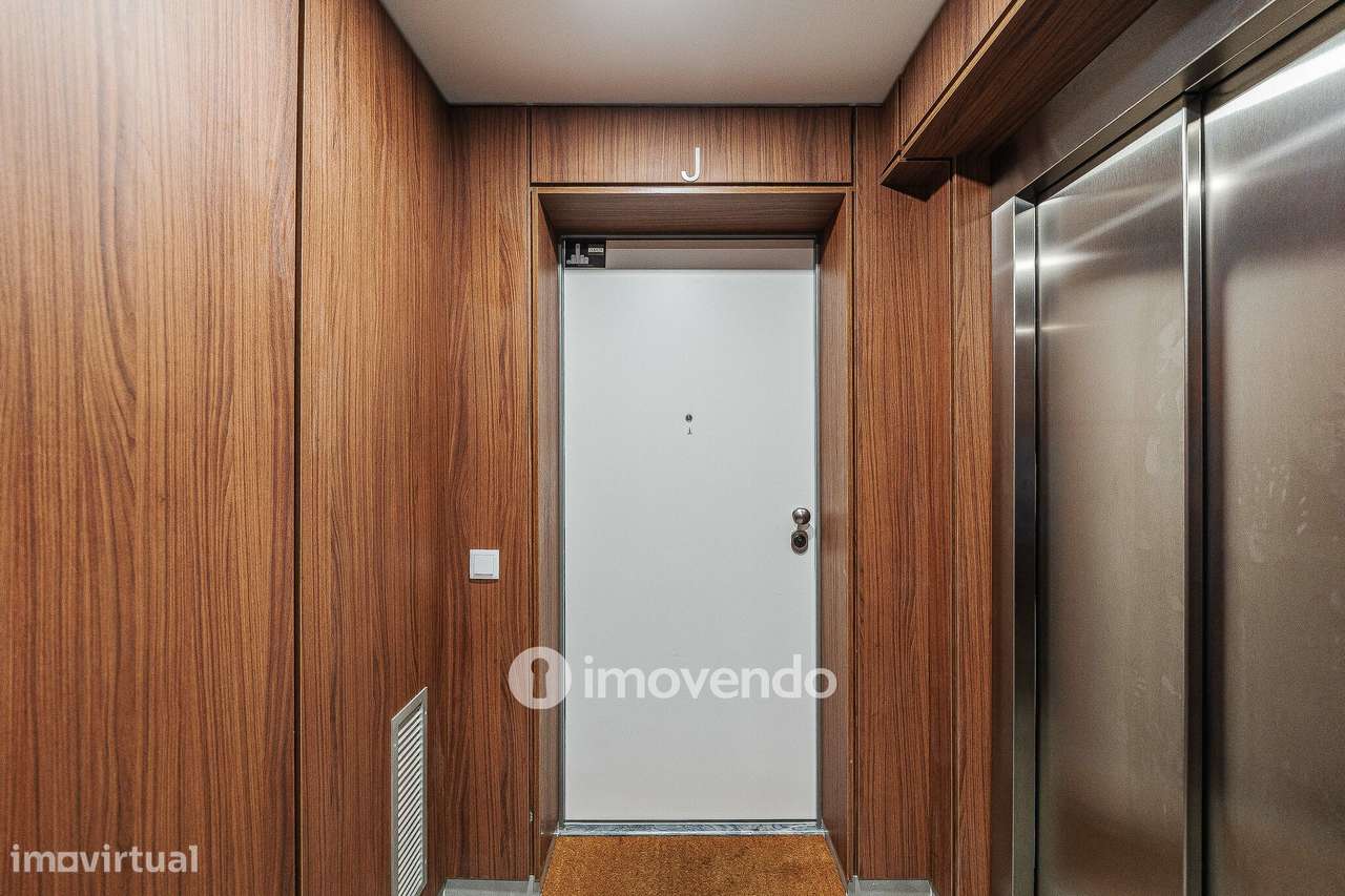 Apartamento T2, com estacionamento e cozinha equipada, na Amadora-45