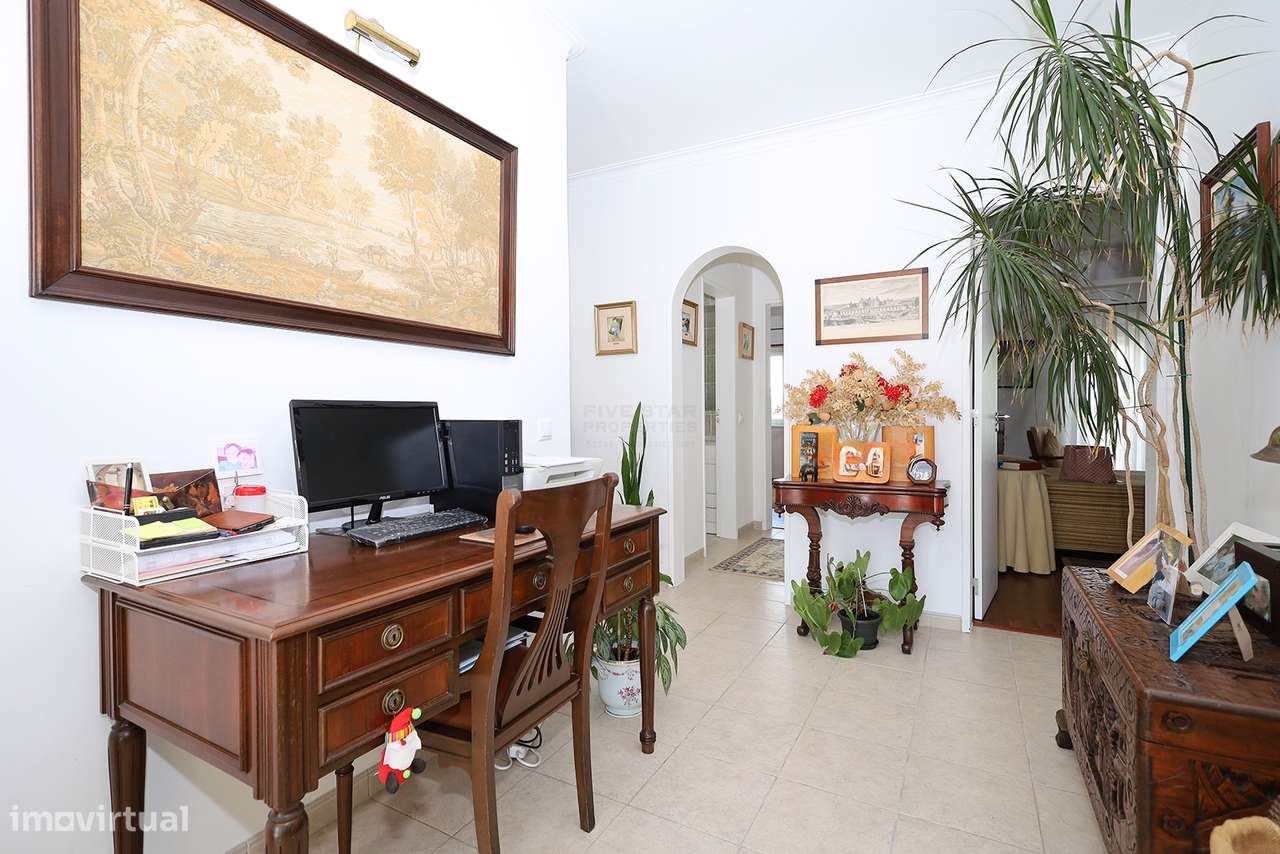 Moradia com duas fracções – Rentabilidade Imediata – Porto Salvo – Oei-7