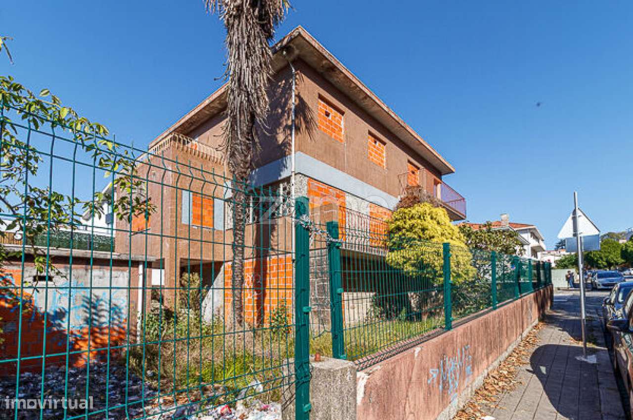 Moradia T4 para Reabilitar – Investimento Único em Vila Nova de Gai... - Grande imagem: 4/23