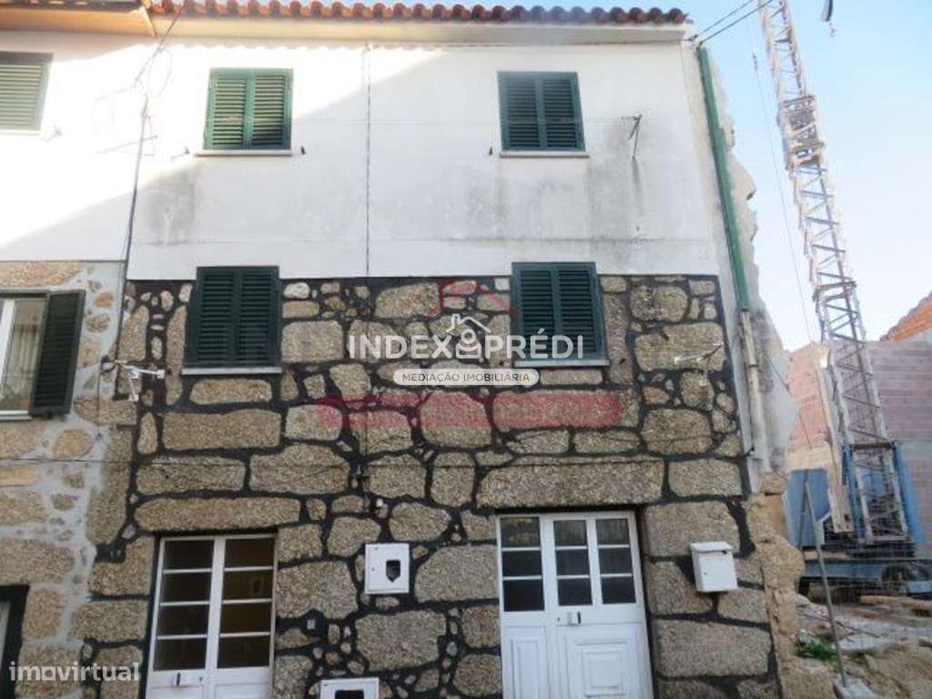 Moradia T1 composta por 3 pisos. - Grande imagem: 4/8