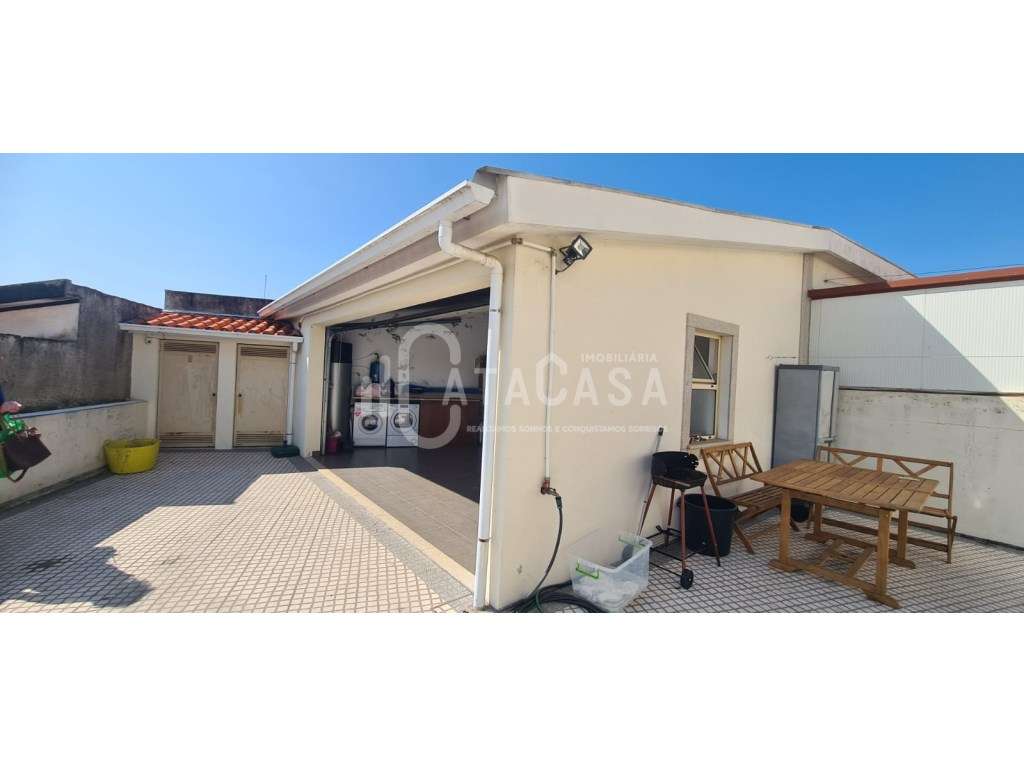 Moradia Geminada T4 para venda na freguesia de Aguada de Cima-19