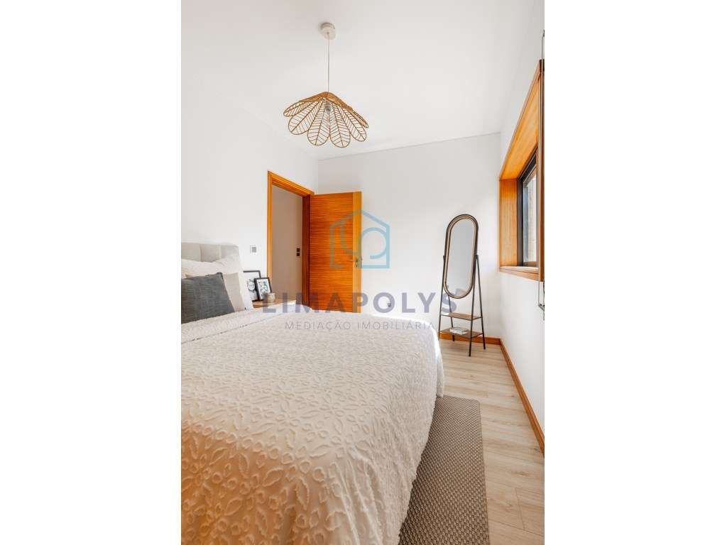 Elegante apartamento T1 renovado com lugar de garagem-14