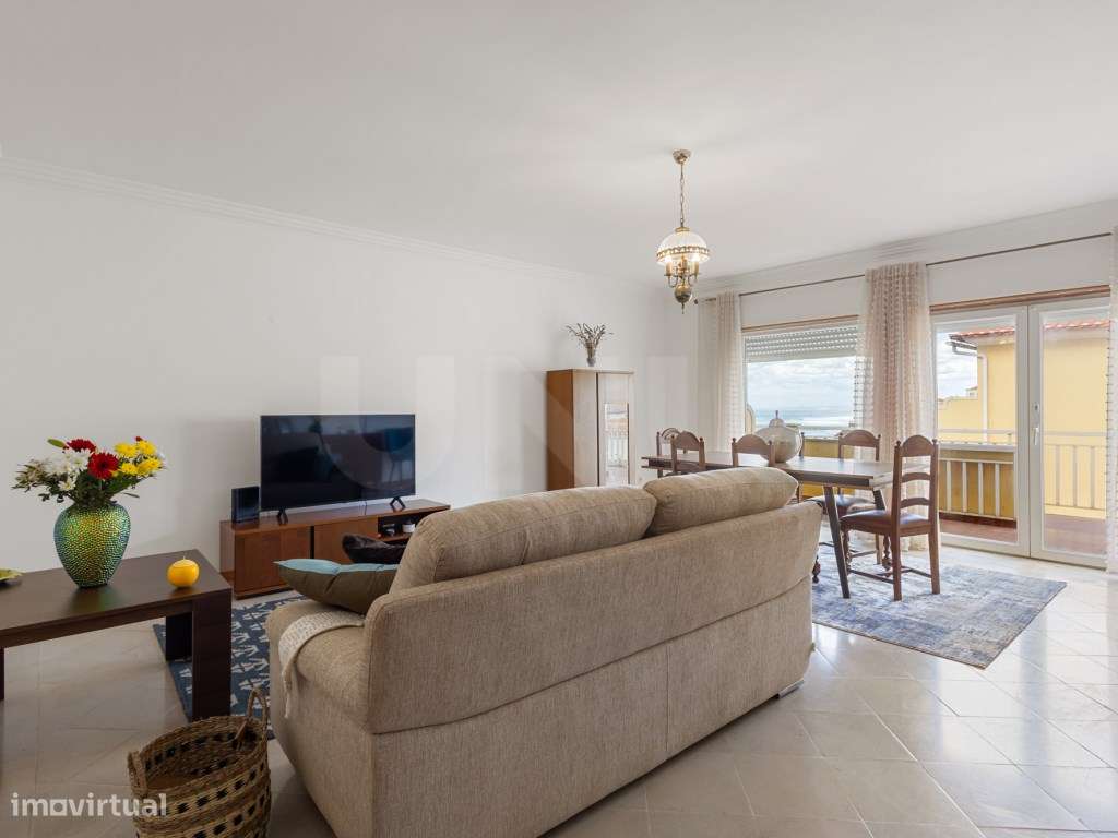 Moradia T2 com piscina e vista mar para venda em Santa Cruz.-8