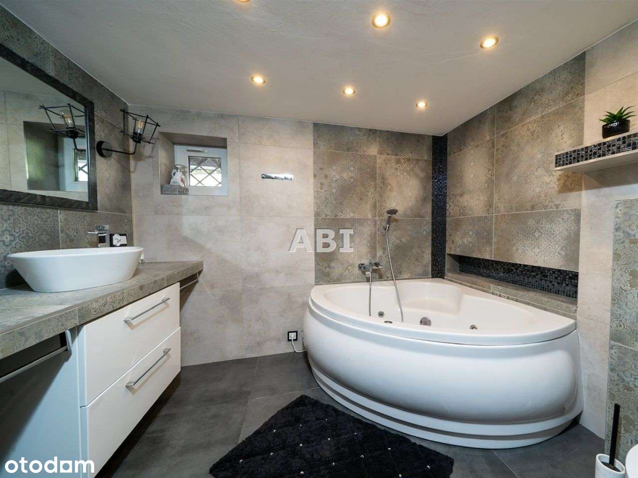 Pensjonat z dużą działką-8