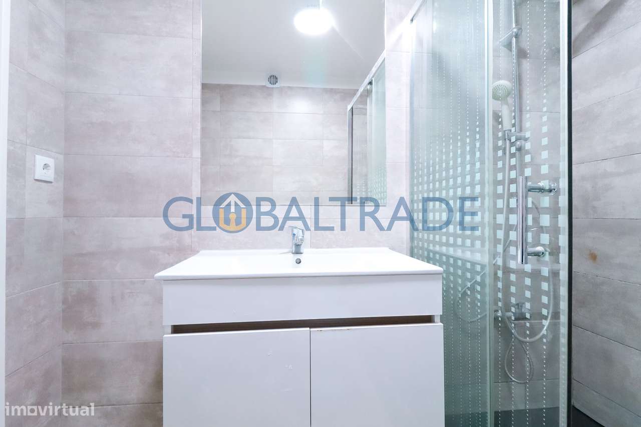 Apartamento T2 Renovado & Equipado em Rio Tinto-25