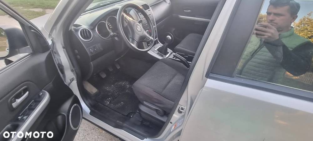 Suzuki Grand Vitara 1.9 DDiS Comfort - 14